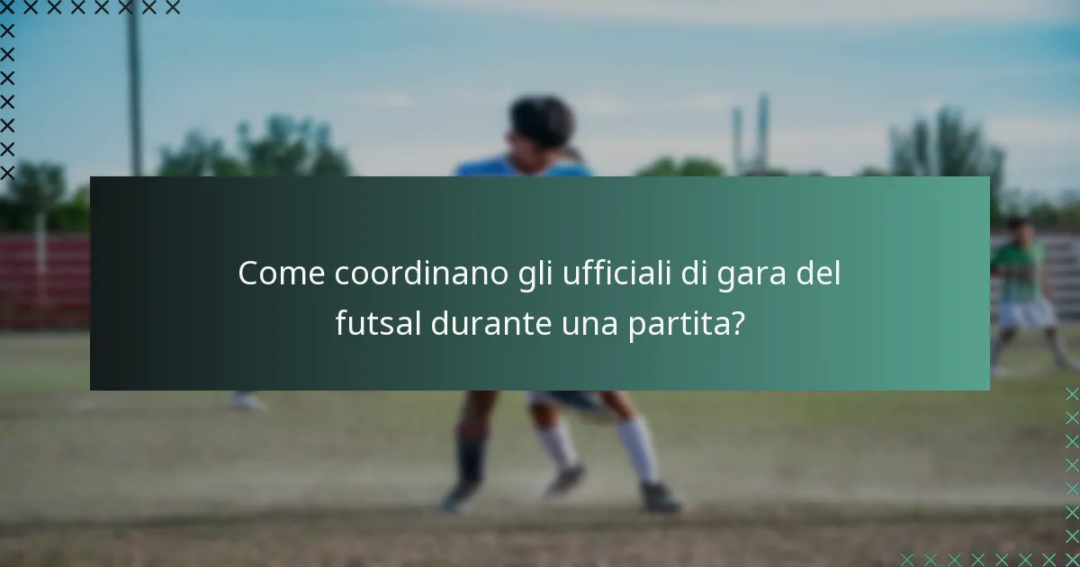 Come coordinano gli ufficiali di gara del futsal durante una partita?